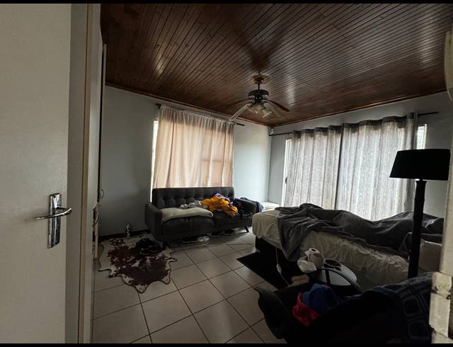 5 BEDROOM FREESTANDING FOR SALE IN TABLE VIEW